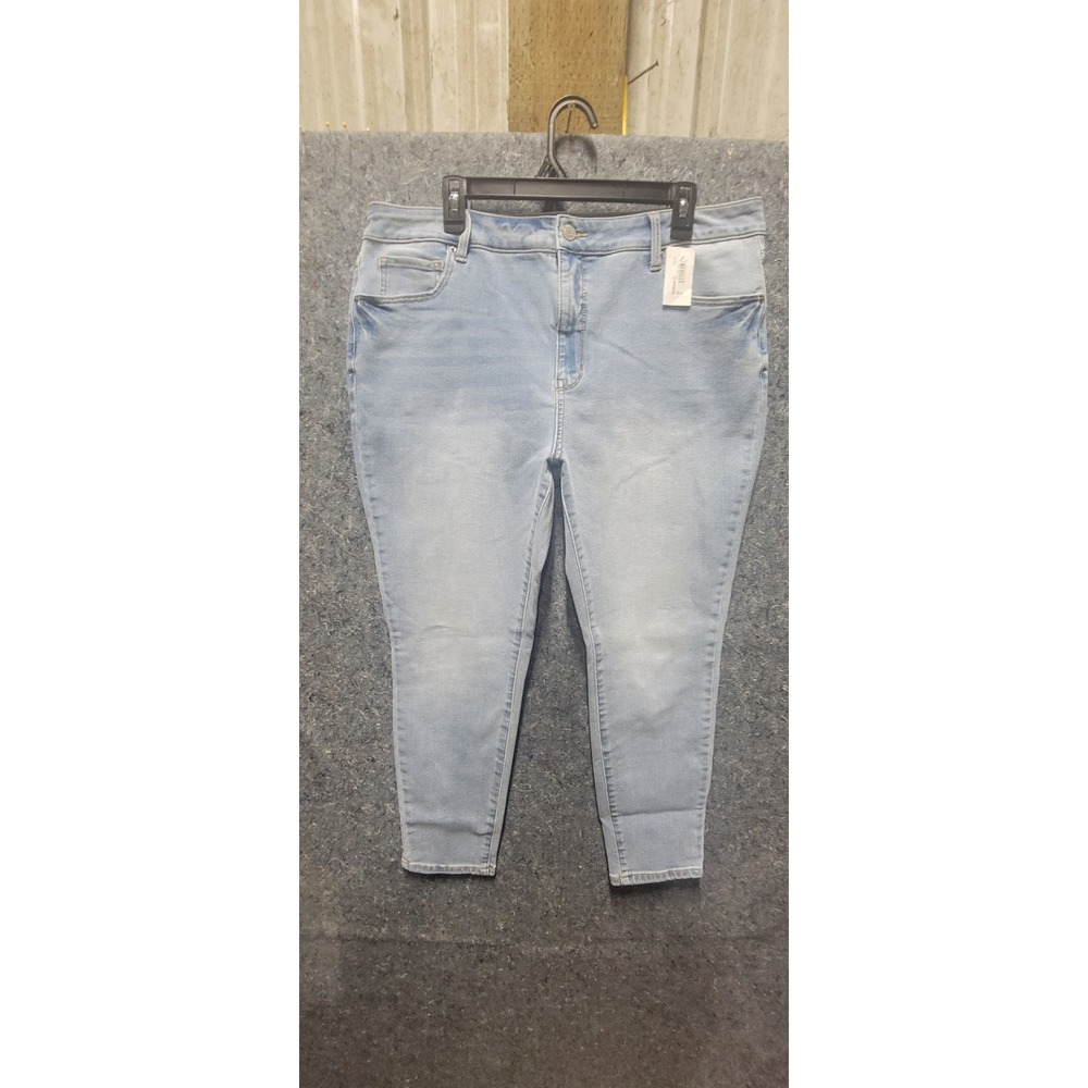 Time & Tru Women's High Rise Skinny Light Wash Jeans Core Demin 18 Short NWT
